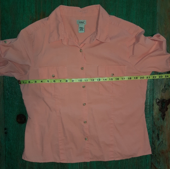 L.L. Bean womens size large peach colored Short Sleeve Button Down EUC - Picture 6 of 7